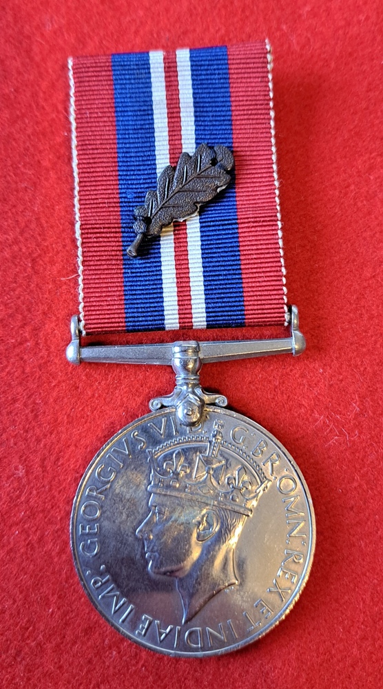 War Medal with Mention in Despatches emblem
